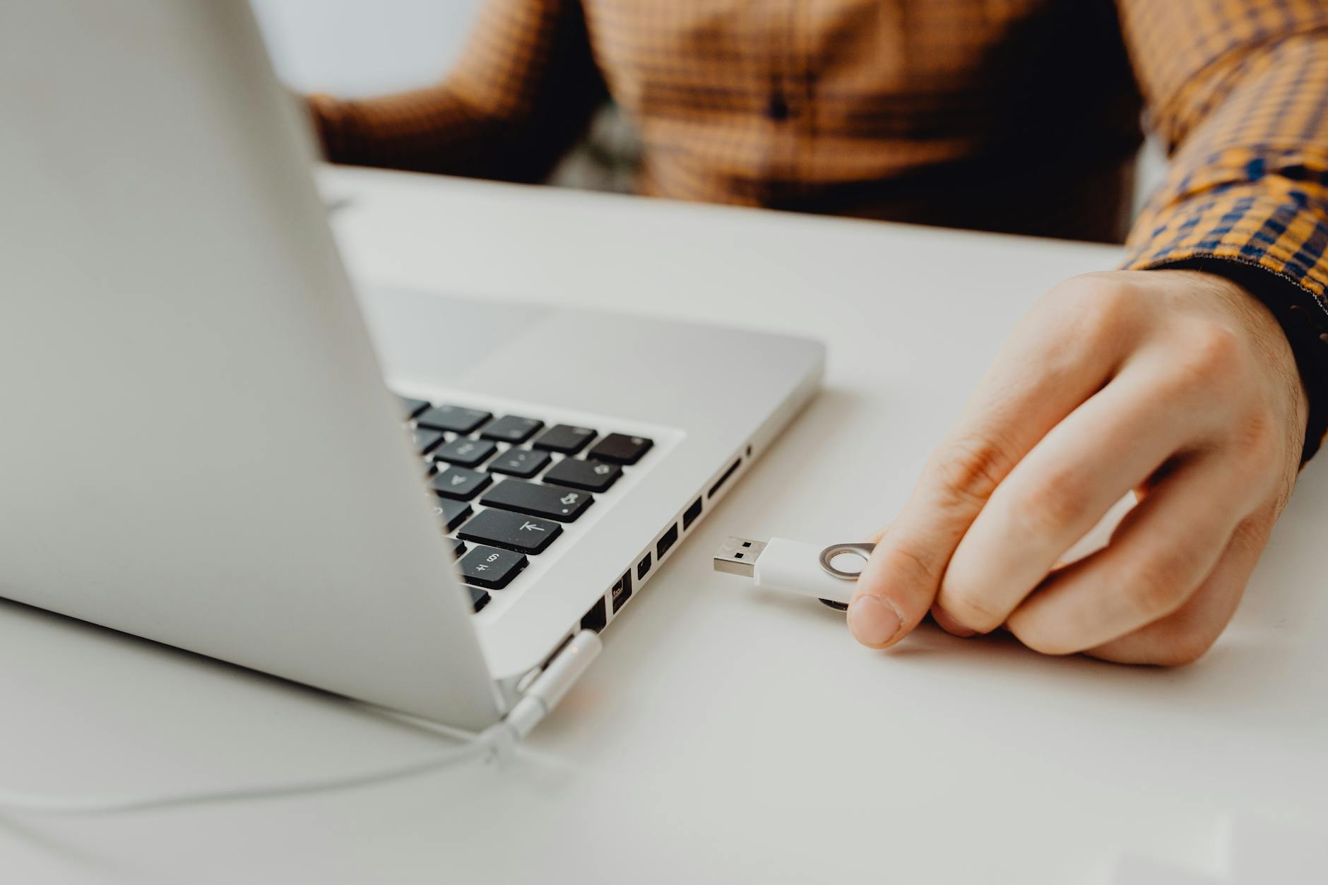 Digital files and documents transferring between devices