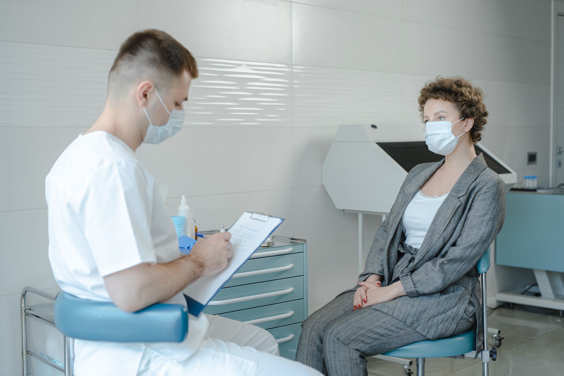 A cardiologist speaking with a patient during a medical consultation